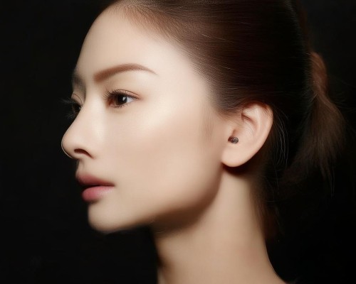 垫高鼻梁，重塑面部轮廓的美丽秘诀